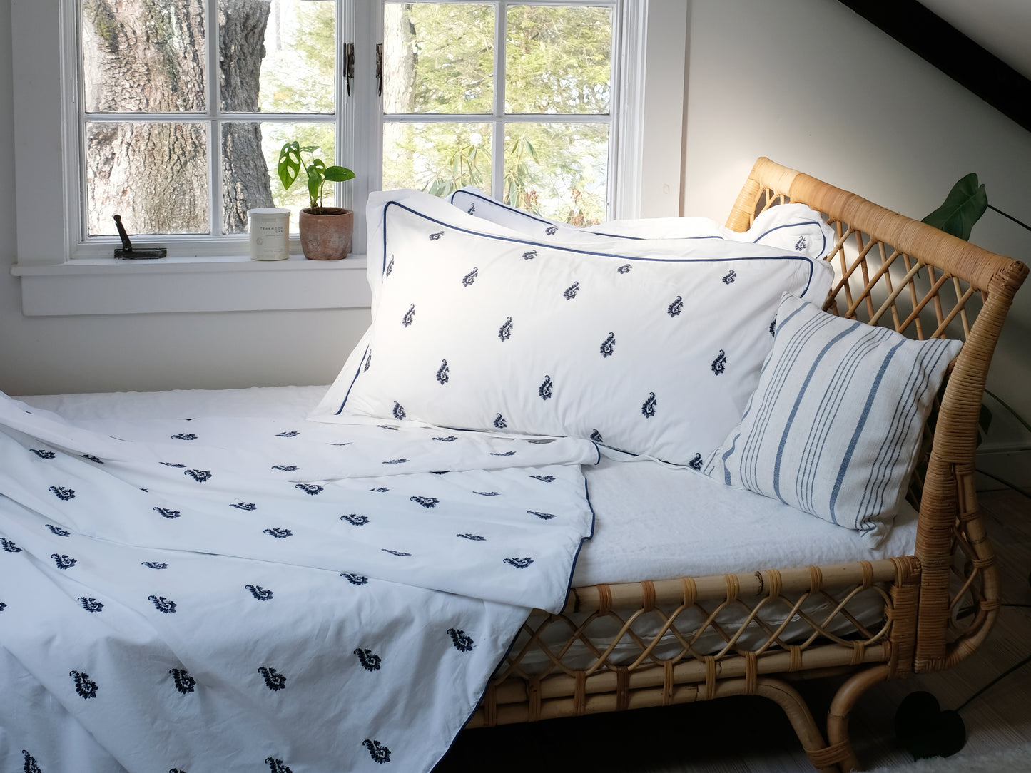 Blue Paisley Embroidered Duvet Set